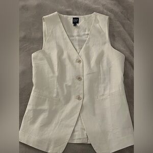 GAP -White Sleeveless Vest